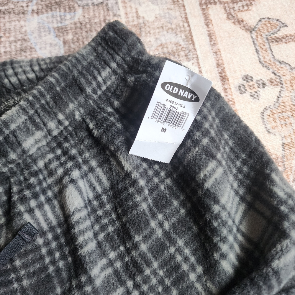 Old Navy Men's Black and Gray Plaid Pajama Pants - Picture 3 of 4